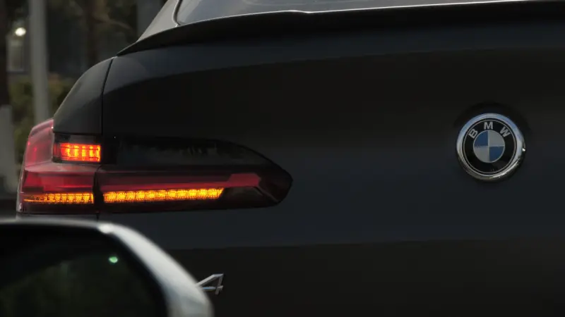 Ночной дрифт на BMW стоил 22-летнему водителю пяти суток ареста в Таразе