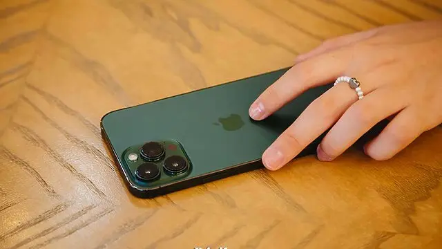 TikTok-та боқтап, есірткі қолданған әйел 10 тәулікке қамалды