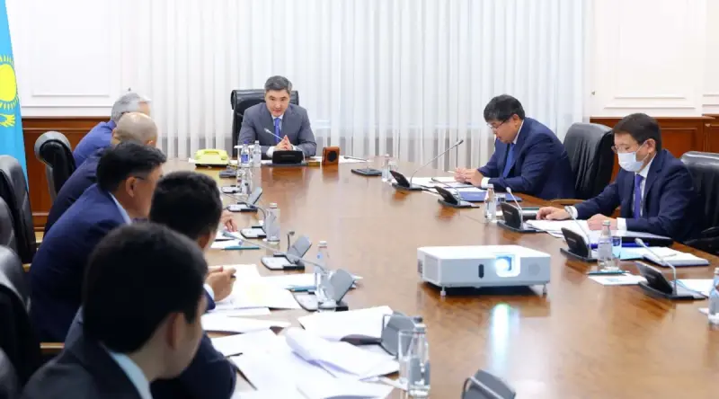 Олжас Бектенов бизнесті дамыту мәселелері жөнінде кеңес өткізді