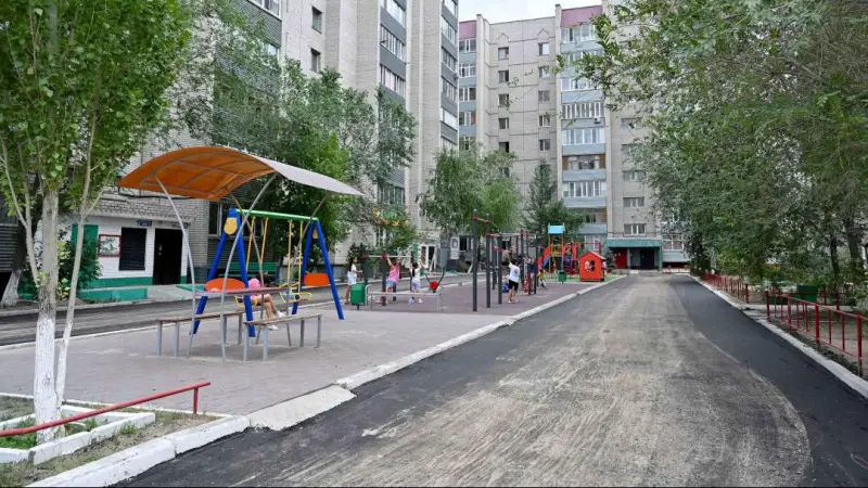 В 100 дворах Семея отремонтируют внутридворовые дороги