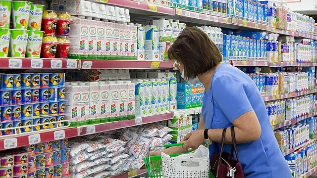 «Отандық өнімге басымдық беріңдер». Бектенов сауда желілерін сынға алды
