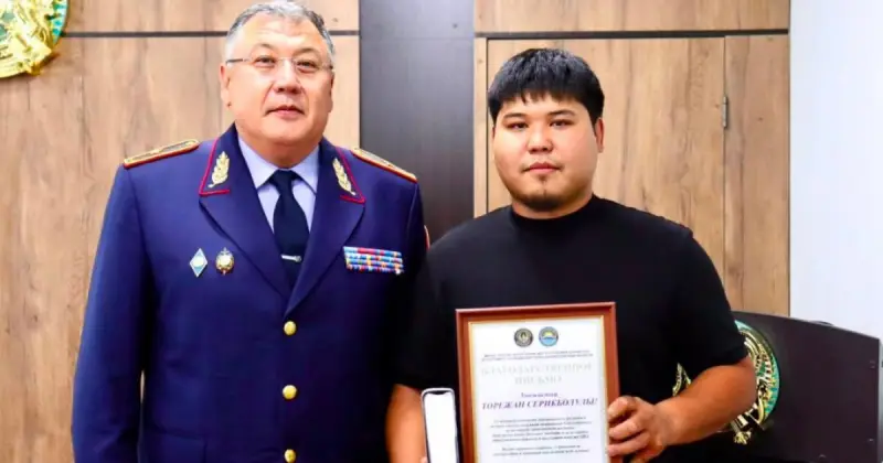   Алаяқтардың жоспарын бұзған такси жүргізушісіне құрмет көрсетілді   