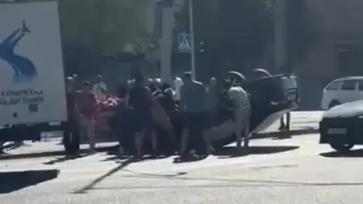 Автомобиль перевернулся после ДТП в Караганде