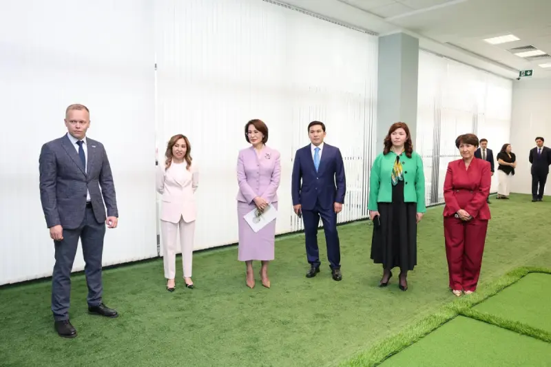 Жұлдыз Сүлейменова Спорт күніне орай педагогтерді марапаттады