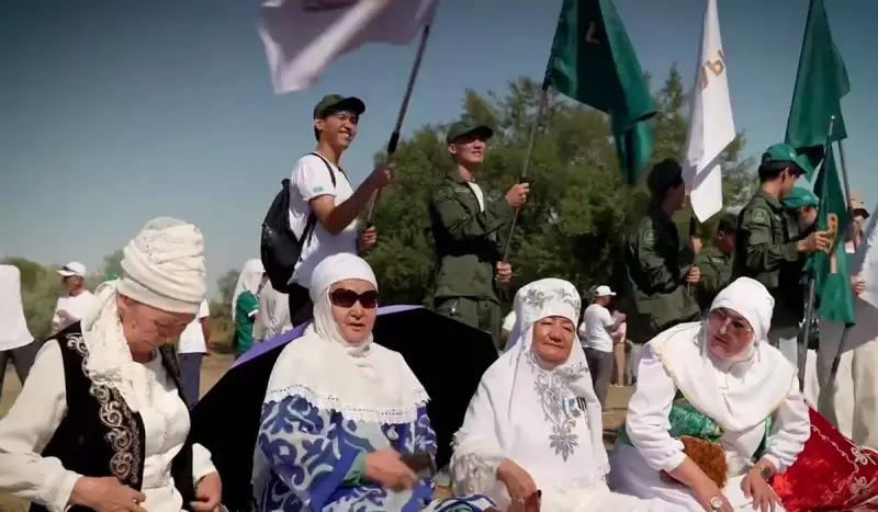 «Ауыл» партиясының өкілдері Шымкентте тұрғындармен және еңбек ұжымдарымен кездесті
