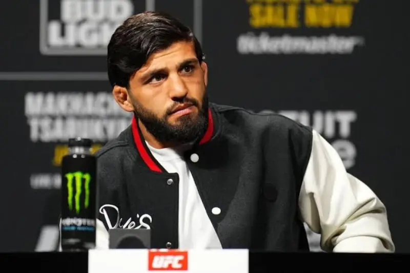 Арман Царукян UFC-дегі ең үлкен гонорарын алады