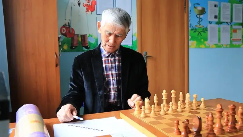 Өмір мен шахмат – егіз ұғым: сәтбаевтық қария 88 жасына дейін шәкірт тәрбиелеген