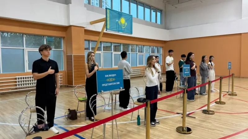 В Астане открылись избирательные участки