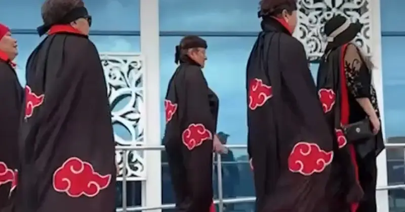  Қарағандыда «Акацуки» образындағы тұрғындар сайлауда дауыс берді 