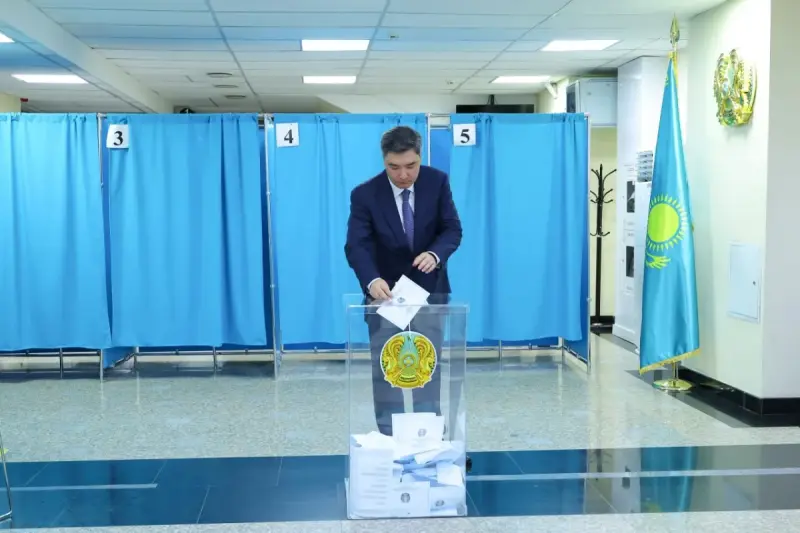 Құрылтай сайлауы: Астанада жоғары лауазымды тұлғалар дауыс берді