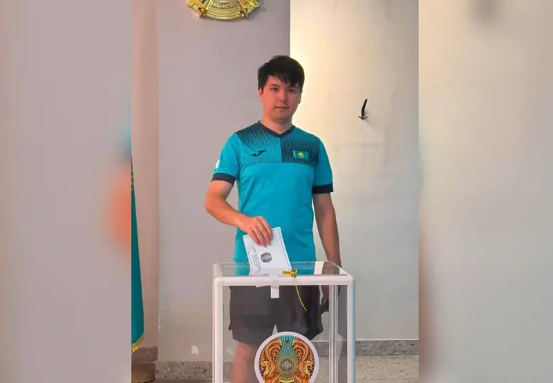 Олимпийский призер Ислам Сатпаев проголосовал на выборах в Алматы