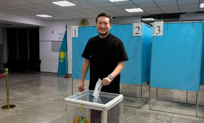 Бейбит Алибеков проголосовал на выборах в Курултай