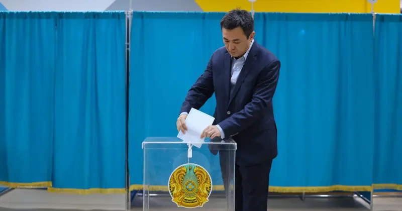  Құрылтай-2026: «Әділет» партиясының төрағасы Айбек Дәдебай дауыс берді 
