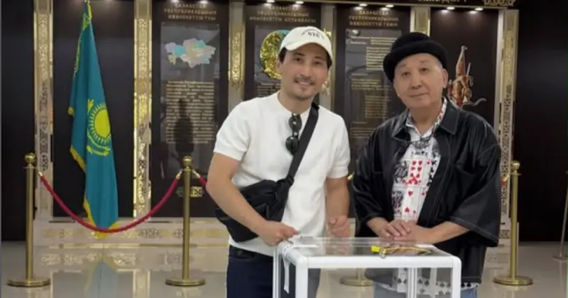  Танымал өнерпаз Мұрат Мұтырғанов әкесімен бірге сайлауда дауыс берді 