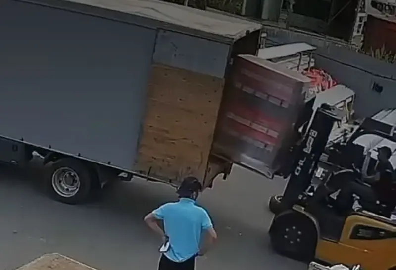 Сами загрузили товар мошенникам: в Уральске едва не украли стройматериалы на 10 млн тенге