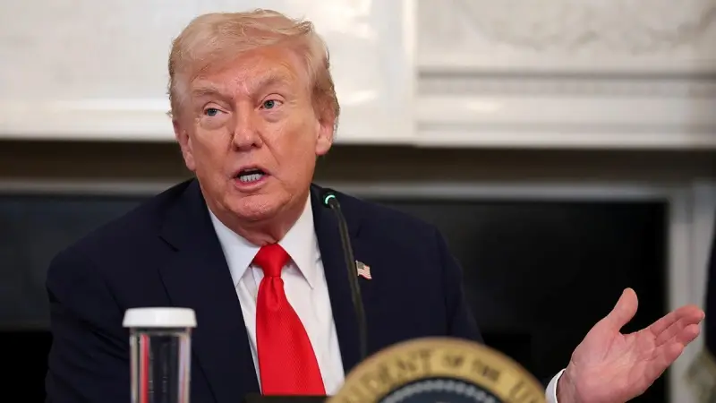 Трамп 2027 жылдан бастап Канада тауарларына тарифтерді 50%-ға дейін көтеретінін мәлімдеді