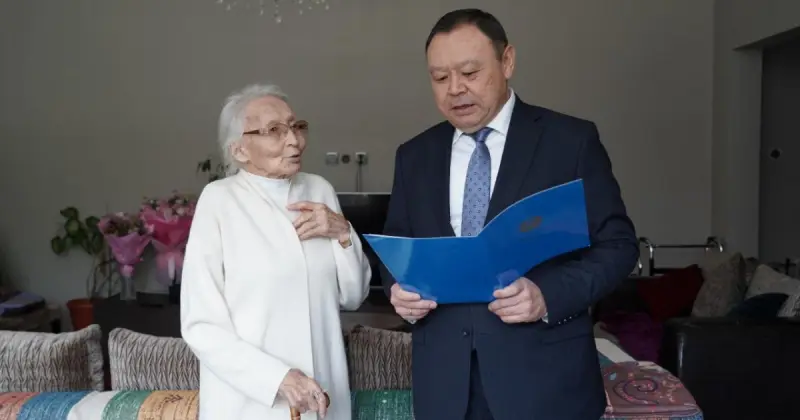  Алматы әкімінің орынбасары Марфуға Айтқожинаны мерейтойымен құттықтады 