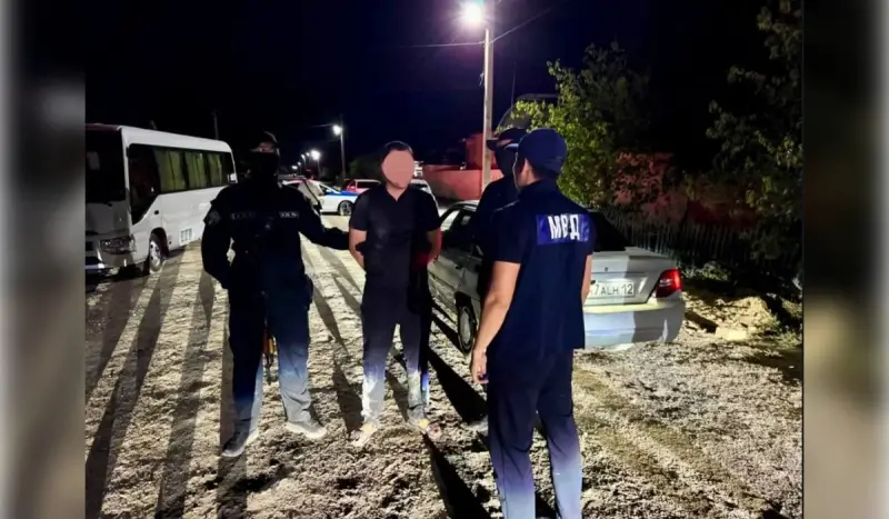 Вымогал деньги за «покровительство»: в Жанаозене задержали подозреваемого