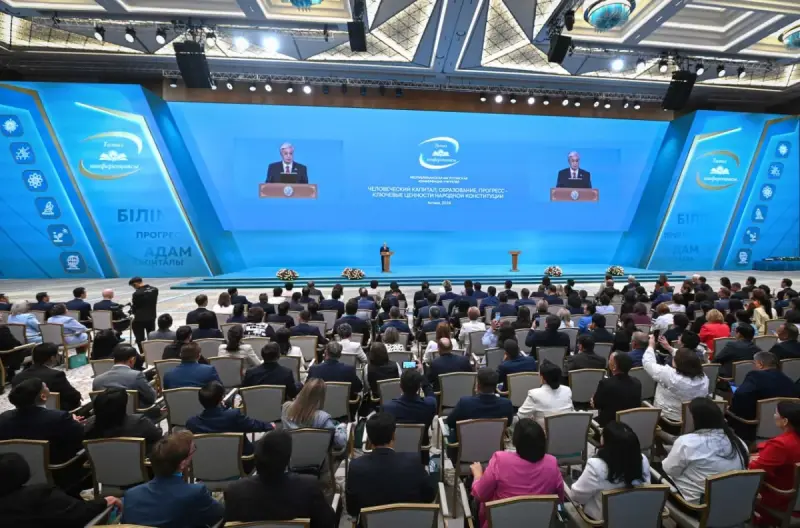 Президент білім беру саласында негізсіз дау-дамайдың көбейгенін сынға алды