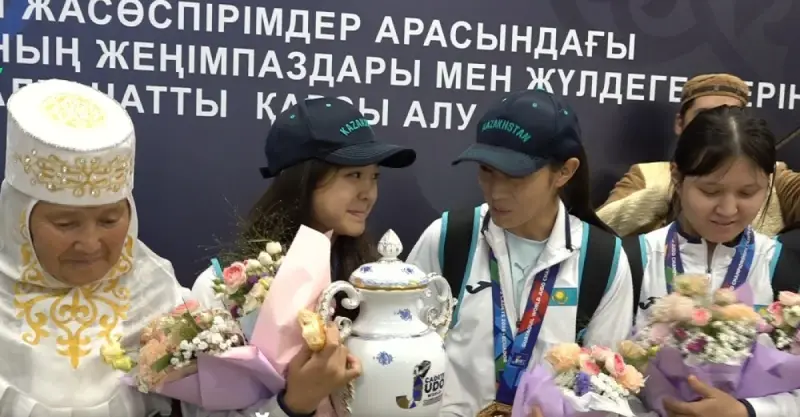 Исторический триумф: в аэропорту Алматы встретили чемпионов мира по дзюдо среди кадетов