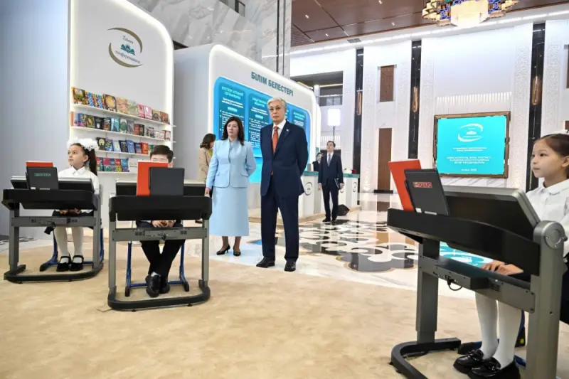 Токаеву представили AI-ассистента для педагогов WONK