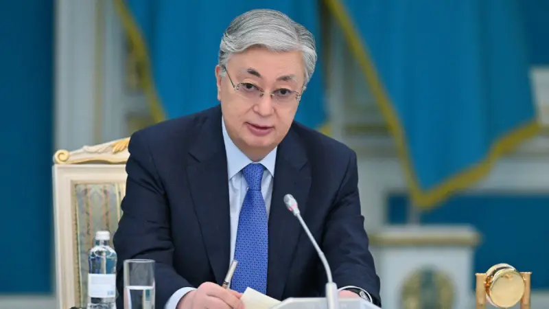 Тоқаев оқушылардың 18 жасқа дейін мектепте оқуын қайта қарауды ұсынды