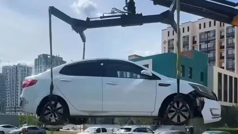 Брошенные автомобили убирают с улиц и дворов Астаны