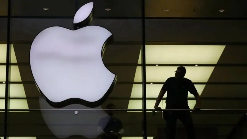 Apple выпустит первый складной iPhone этой осенью — Reuters