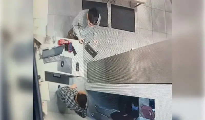 Вооруженный ножом юноша устроил переполох в торговом центре Астаны