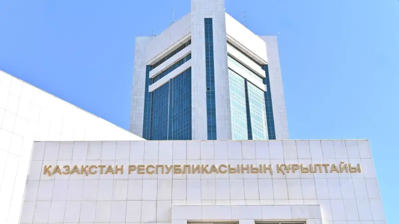 Вопросы депутатам — только в пресс-центре: в Курултае меняют правила для СМИ
