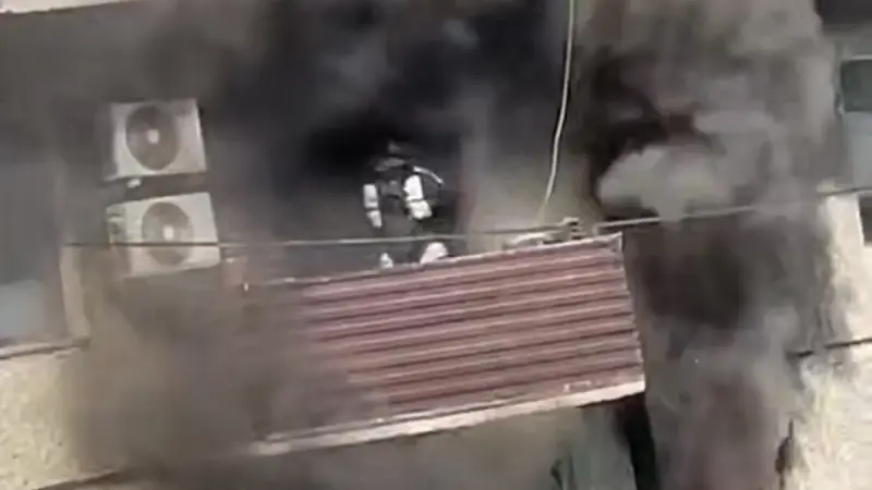 Пять человек, включая ребенка, спасли при пожаре в Атырау