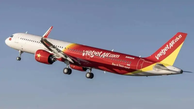 Самолет улетел на три часа раньше: Vietjet Qazaqstan обвинили в сорванном вылете