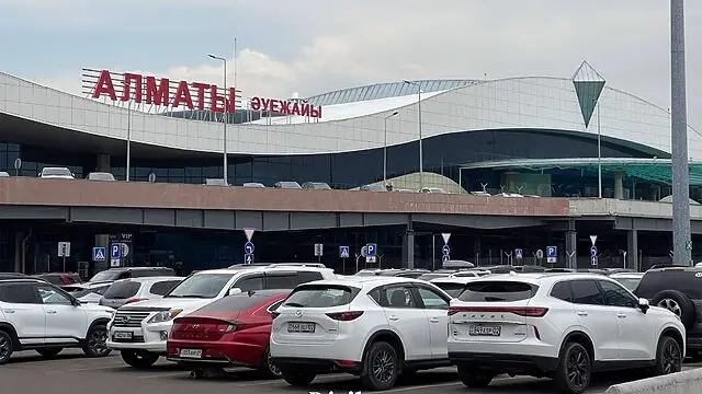 Алматы әуежайына қай жолақпен кіруге және шығуға болады?