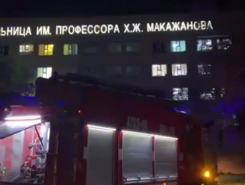 В Караганде пожар на территории больницы: эвакуировали 20 пациентов