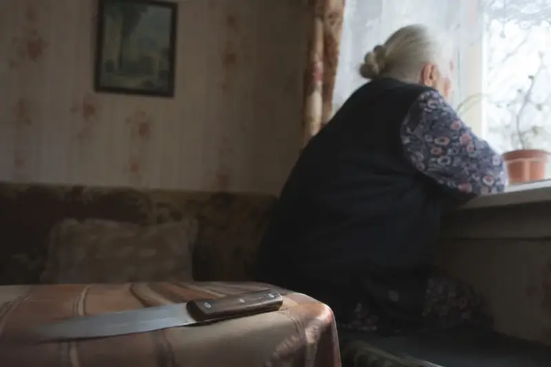 98 жастағы әжесін пышақтап өлтірді: Ресейде немересі ұсталды