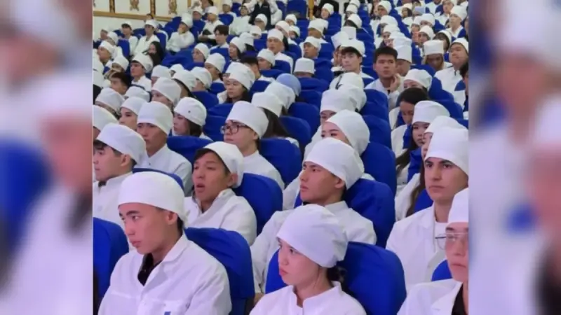 Алматыда студенттерге есірткі мен интернеттегі қауіптер туралы айтылды