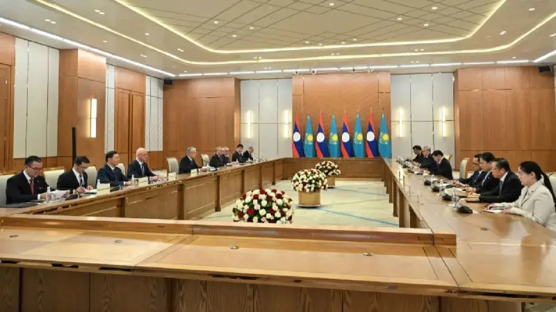 Касым-Жомарт Токаев и Тхонглун Сисулит провели переговоры в расширенном составе