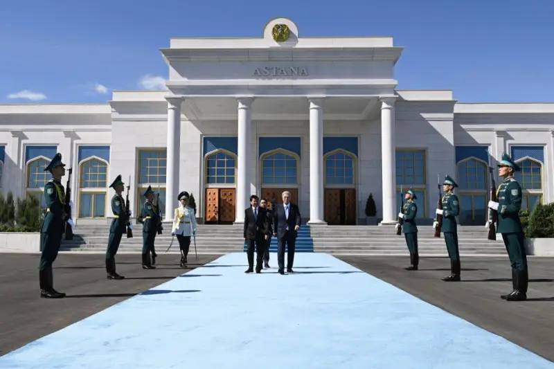 Тоқаев  Лаос Президентін елорда әуежайынан шығарып салды