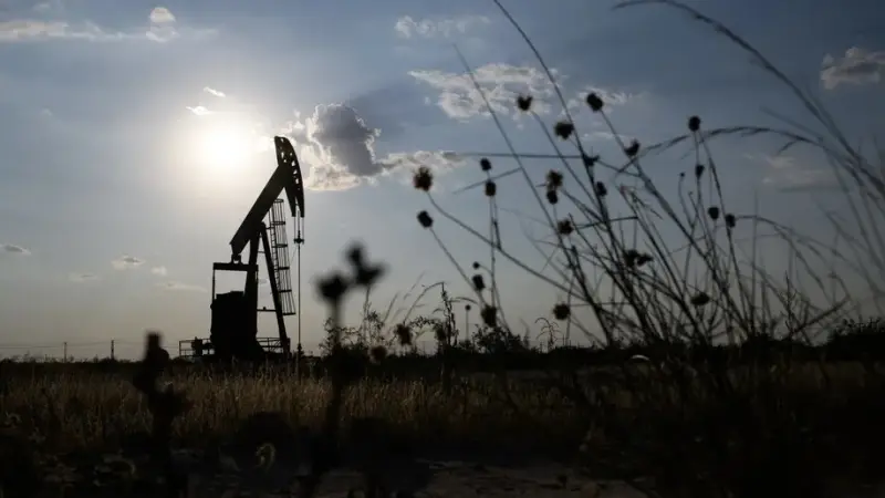Нефть идет к сильнейшему недельному росту с июля