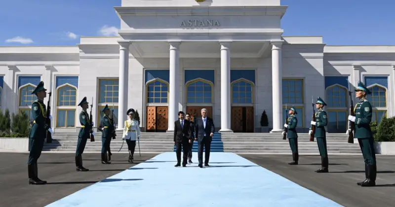   Қасым-Жомарт Тоқаев Тхонглун Сисулитті елорда әуежайынан шығарып салды   