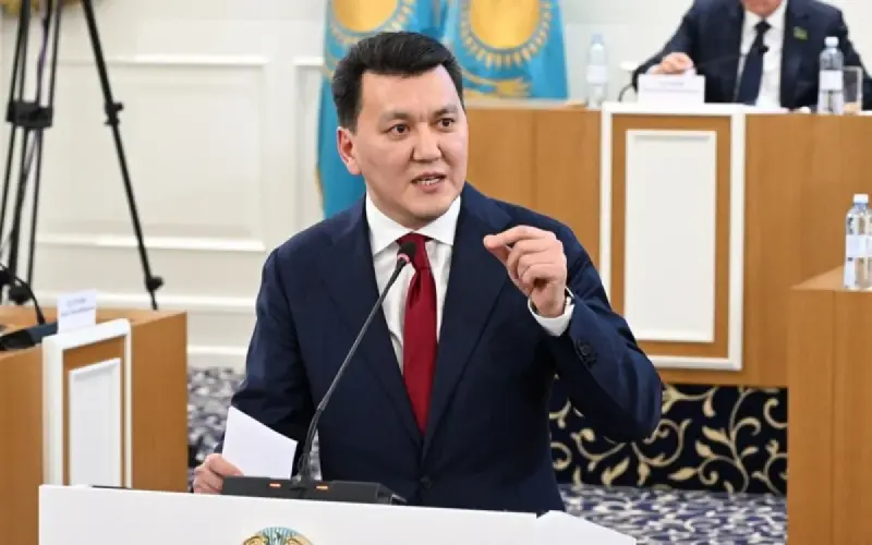 «Жершілдіктің белгілері байқалады»: Ерлан Қарин ескерткіштер мәселесін көтерді (ВИДЕО)