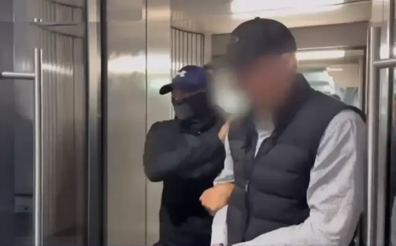 Аса ірі мөлшердегі алаяқтық жасады деген күдікті Грузиядан экстрадицияланды