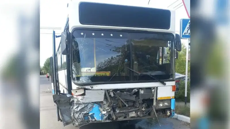 Два человека пострадали в ДТП с автобусом и Hyundai в Костанайской области