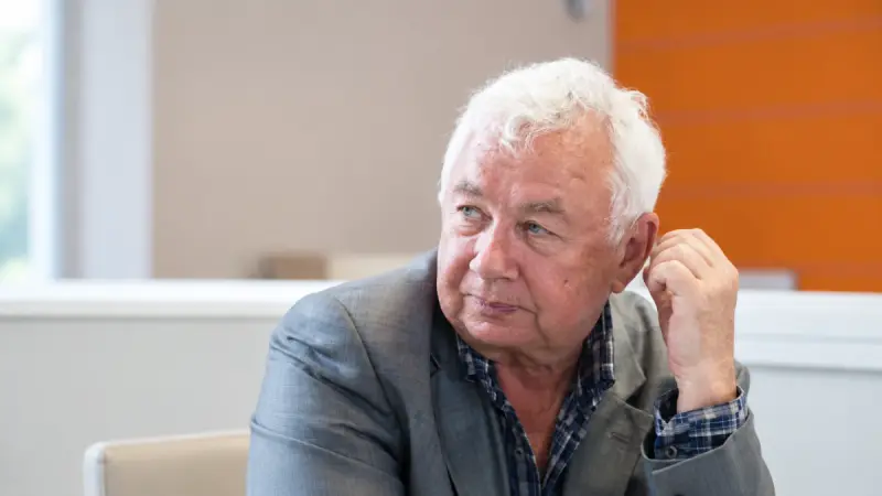 «Редкий талант и трудолюбие»: Токаев поздравил народного писателя