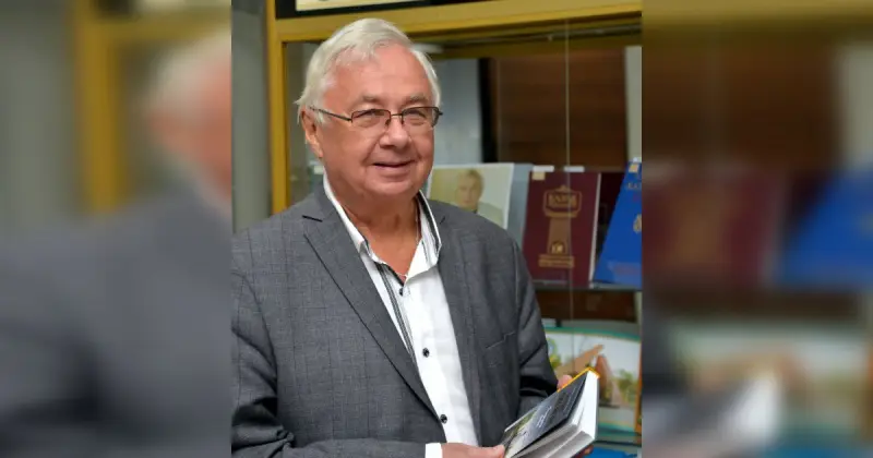   Тоқаев жазушы Валерий Михайловты І дәрежелі «Барыс» орденімен марапаттады   