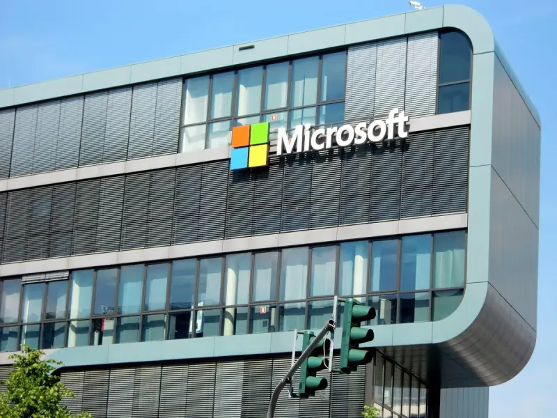 Microsoft запретила ИИ взламывать системы и обманывать людей