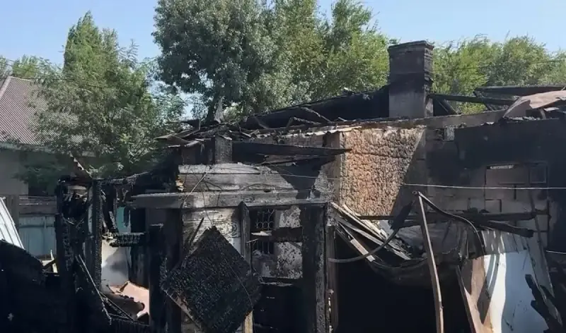 Погорельцы: в Таразе жители сразу десяти домов остались без крыши над головой