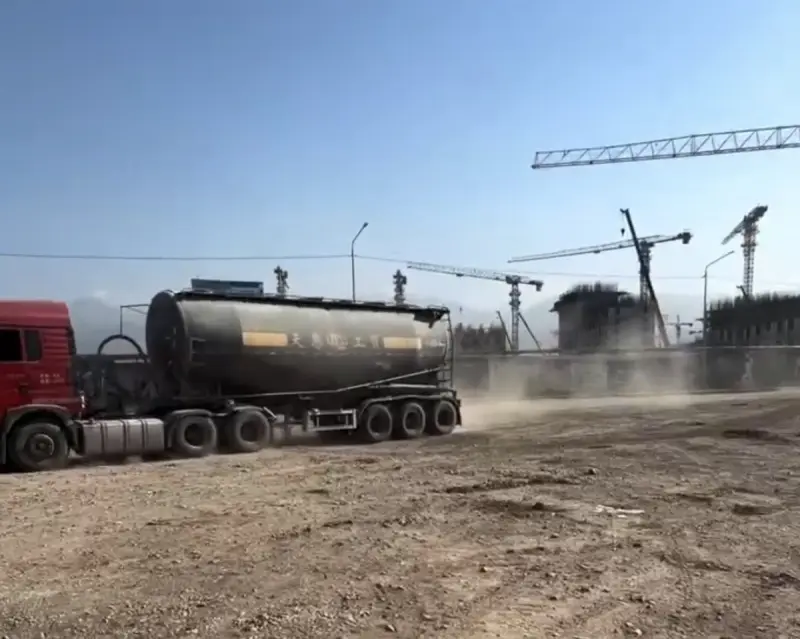 «500 мыңға салынған жолдың есін шығарды»: алматылық тұрғын BI Group-тың ауыр көліктеріне шағымданды