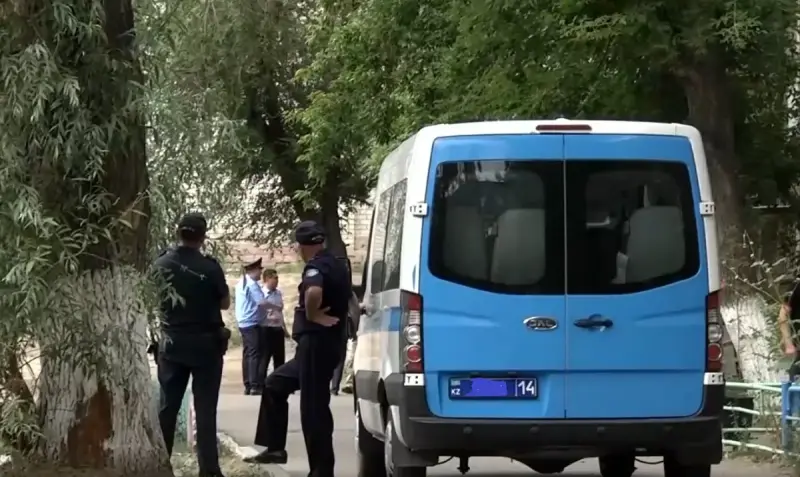 Успели в последний момент: полицейские спасли девушку в Павлодаре