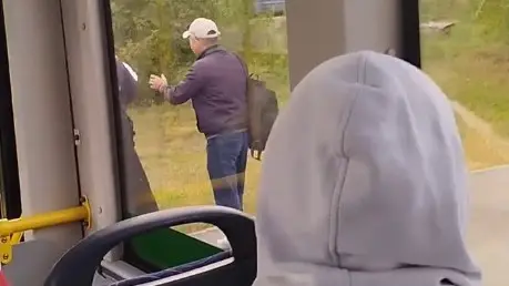 Астана автобусында жүргізуші мен жолаушылар арасында жанжал шықты